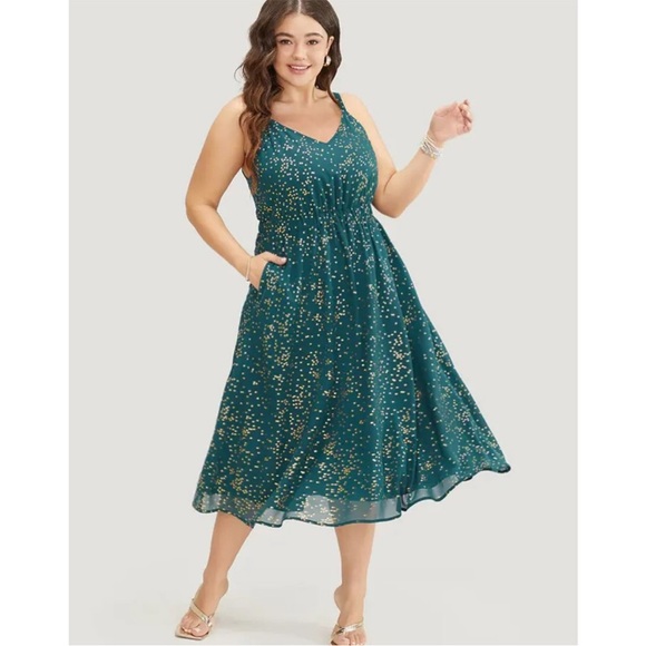 BloomChic Dresses & Skirts - BloomChic Emerald and Gold Stars Midi Dress